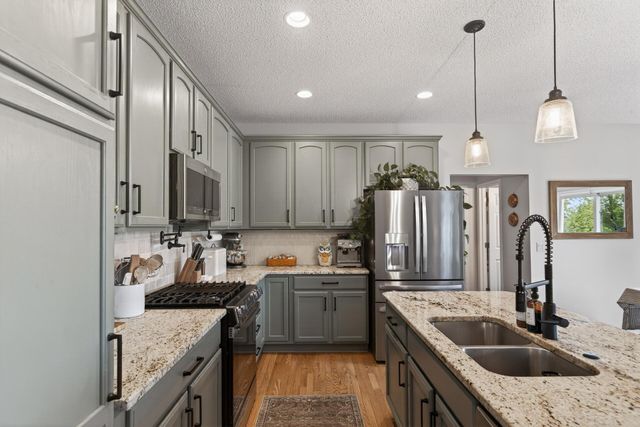 6698 Mackenzie Avenue NE, Albertville, MN 55301