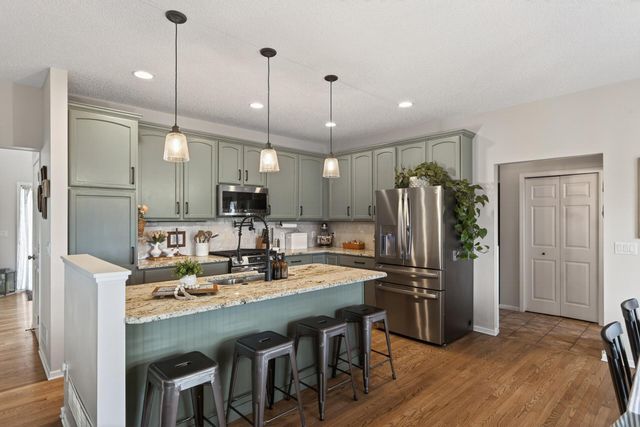 6698 Mackenzie Avenue NE, Albertville, MN 55301