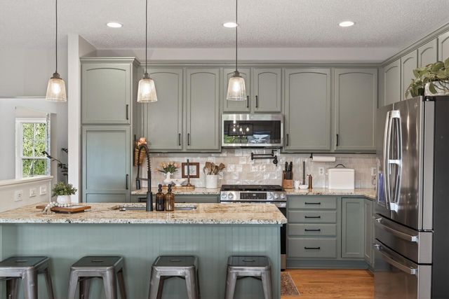 6698 Mackenzie Avenue NE, Albertville, MN 55301