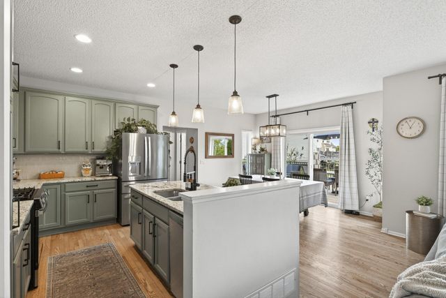 6698 Mackenzie Avenue NE, Albertville, MN 55301