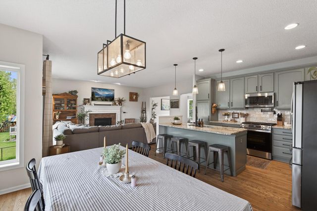 6698 Mackenzie Avenue NE, Albertville, MN 55301