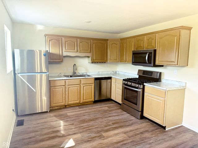 214 Corottoman Court, Avon, IN 46123