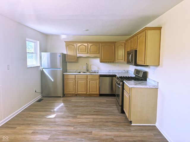 214 Corottoman Court, Avon, IN 46123