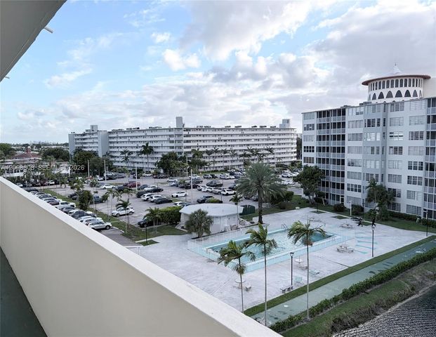 1780 NE 191st St 600-2, Miami, FL 33179