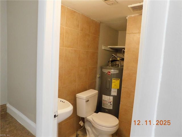 853 S Club House Rd Apt 7, Virginia Beach, VA 23452