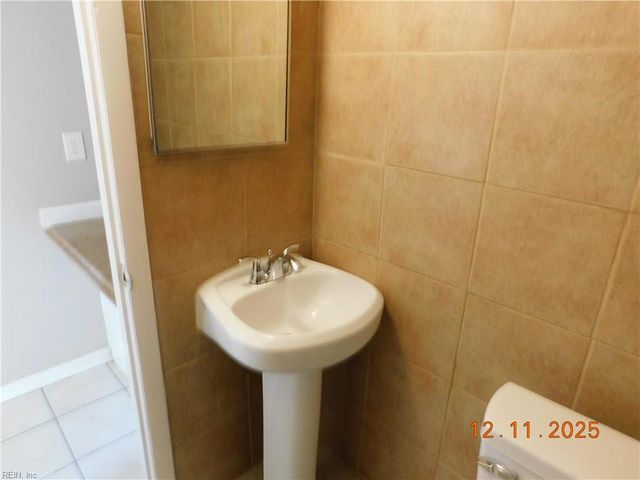 853 S Club House Rd Apt 7, Virginia Beach, VA 23452