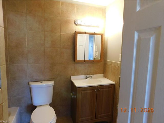 853 S Club House Rd Apt 7, Virginia Beach, VA 23452