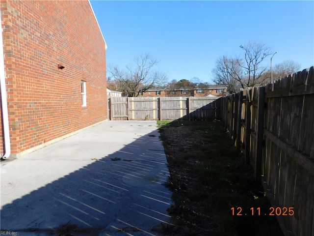 853 S Club House Rd Apt 7, Virginia Beach, VA 23452