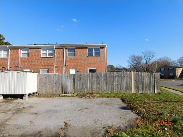 853 S Club House Rd Apt 7, Virginia Beach, VA 23452