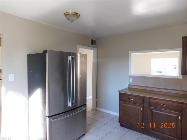 853 S Club House Rd Apt 7, Virginia Beach, VA 23452