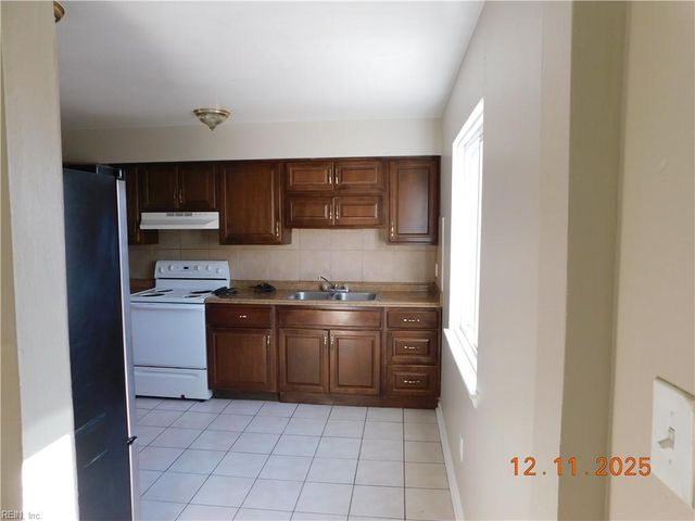 853 S Club House Rd Apt 7, Virginia Beach, VA 23452