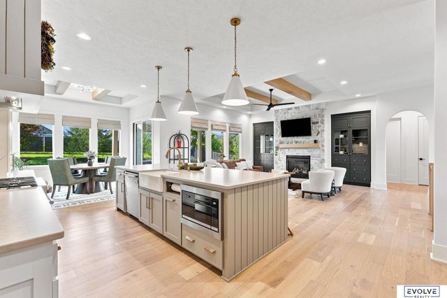 21315 E Street, Elkhorn, NE 68022