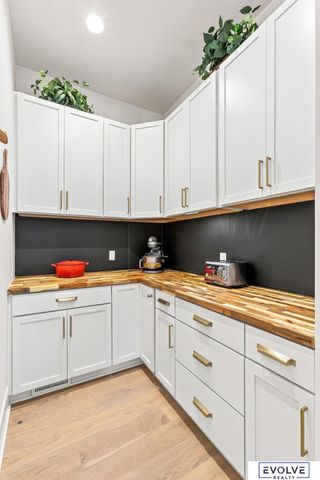 21315 E Street, Elkhorn, NE 68022