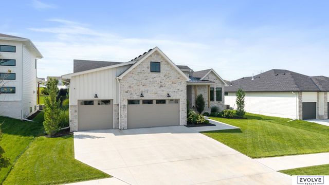 21315 E Street, Elkhorn, NE 68022