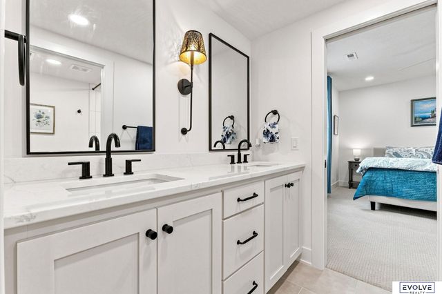 21315 E Street, Elkhorn, NE 68022