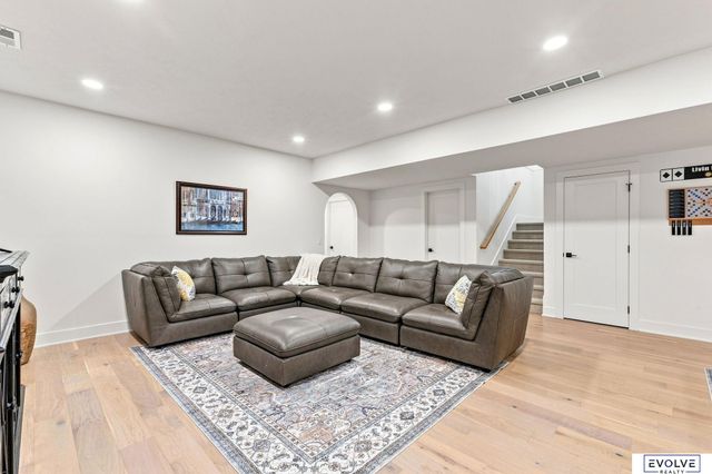 21315 E Street, Elkhorn, NE 68022