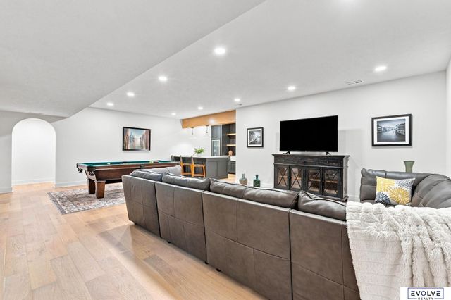 21315 E Street, Elkhorn, NE 68022