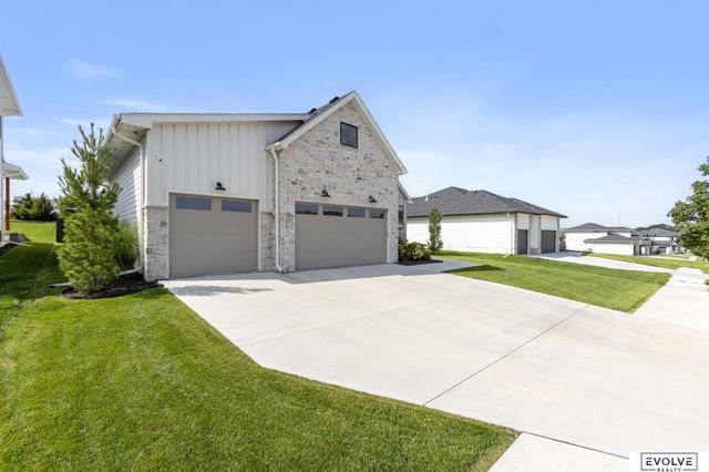 21315 E Street, Elkhorn, NE 68022