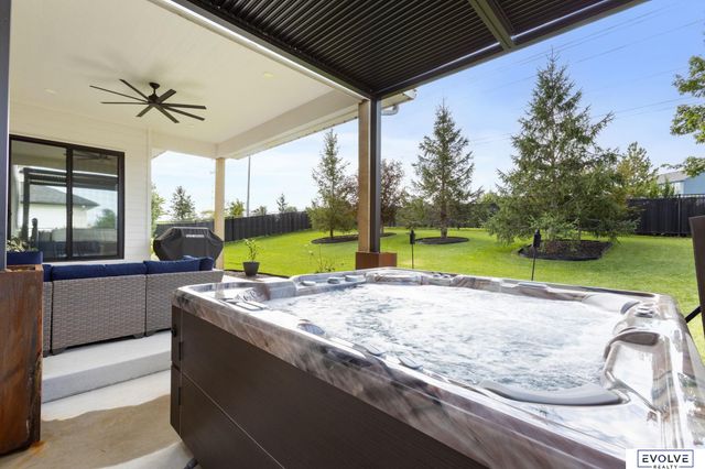 21315 E Street, Elkhorn, NE 68022