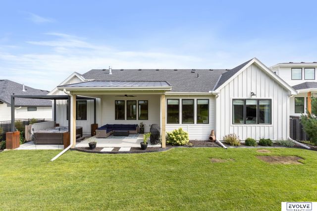 21315 E Street, Elkhorn, NE 68022