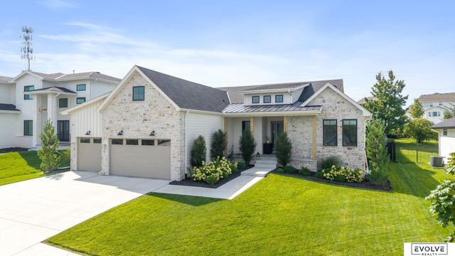 21315 E Street, Elkhorn, NE 68022