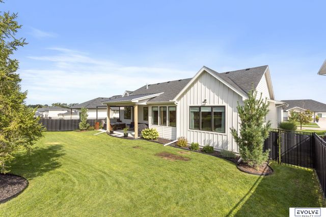 21315 E Street, Elkhorn, NE 68022
