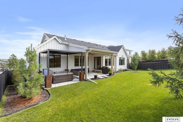 21315 E Street, Elkhorn, NE 68022