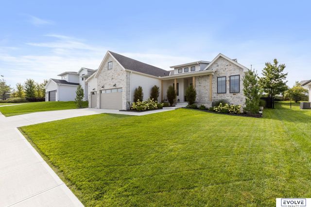 21315 E Street, Elkhorn, NE 68022