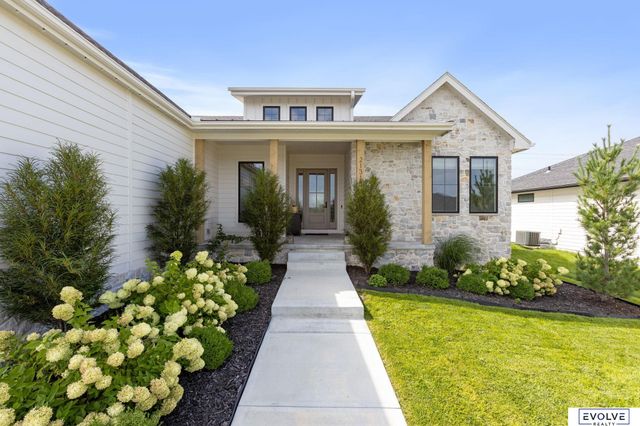 21315 E Street, Elkhorn, NE 68022
