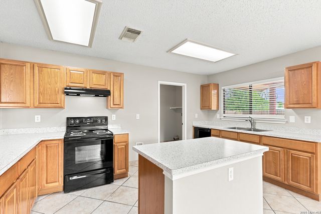 7807 Pecan Hts, San Antonio, TX 78244