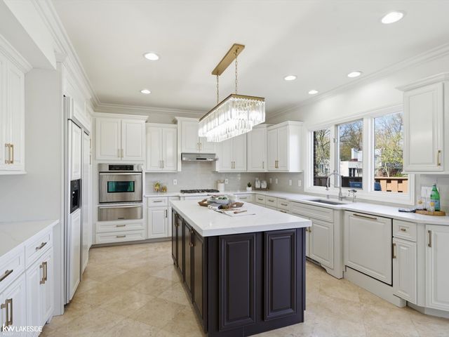 1112 Canyon Creek Drive, Rochester Hills, MI 48306