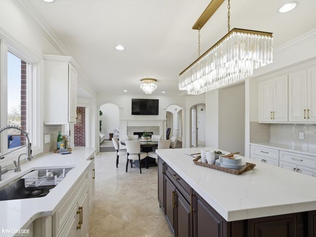 1112 Canyon Creek Drive, Rochester Hills, MI 48306