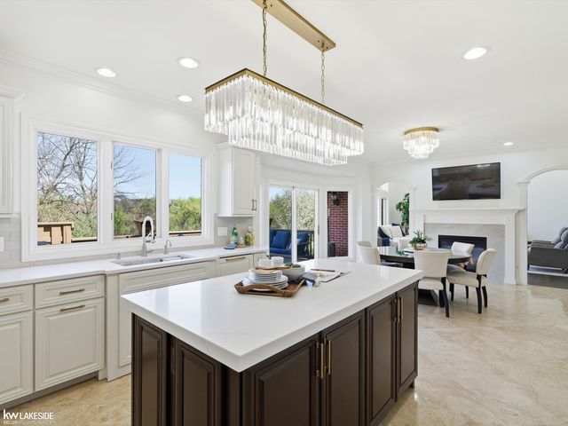 1112 Canyon Creek Drive, Rochester Hills, MI 48306