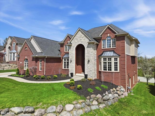 1112 Canyon Creek Drive, Rochester Hills, MI 48306