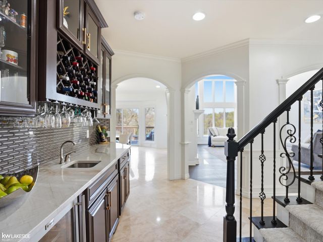 1112 Canyon Creek Drive, Rochester Hills, MI 48306