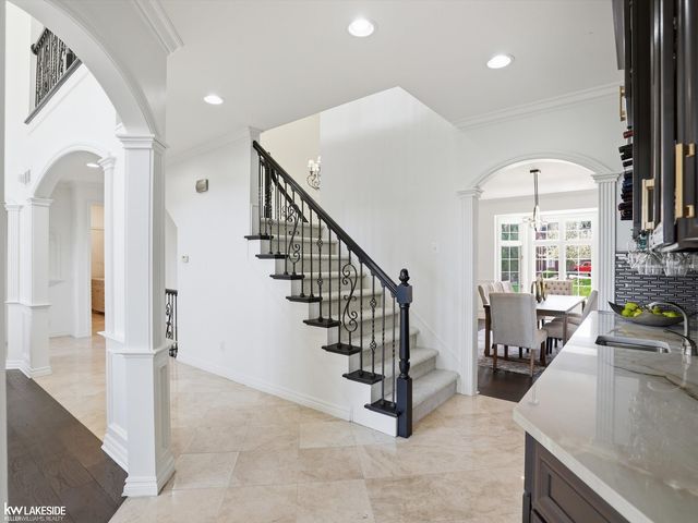 1112 Canyon Creek Drive, Rochester Hills, MI 48306