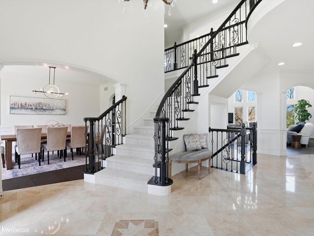 1112 Canyon Creek Drive, Rochester Hills, MI 48306