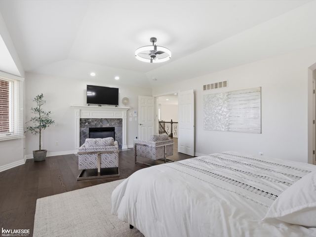 1112 Canyon Creek Drive, Rochester Hills, MI 48306