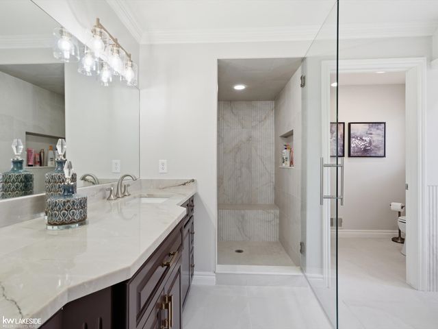 1112 Canyon Creek Drive, Rochester Hills, MI 48306
