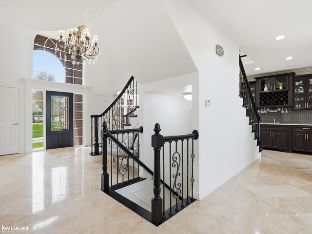 1112 Canyon Creek Drive, Rochester Hills, MI 48306