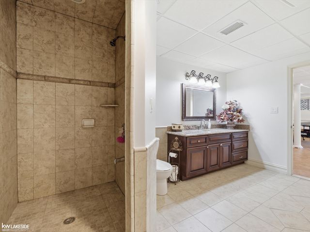 1112 Canyon Creek Drive, Rochester Hills, MI 48306