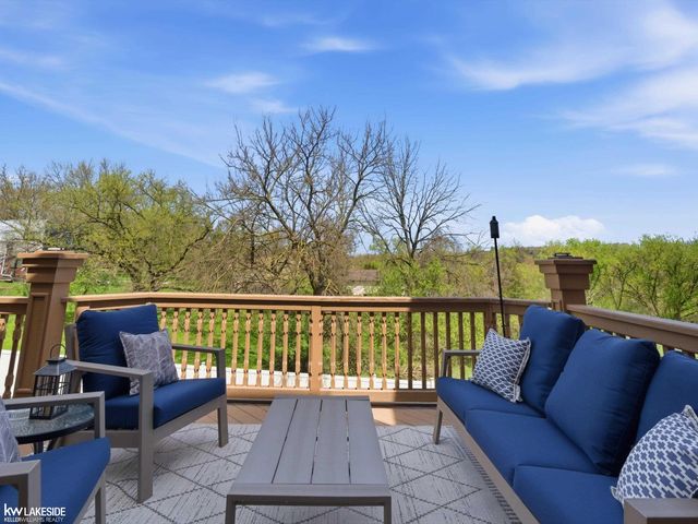 1112 Canyon Creek Drive, Rochester Hills, MI 48306