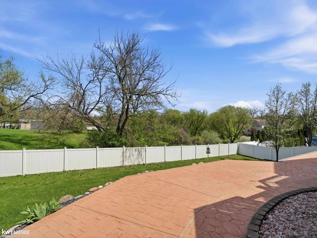 1112 Canyon Creek Drive, Rochester Hills, MI 48306