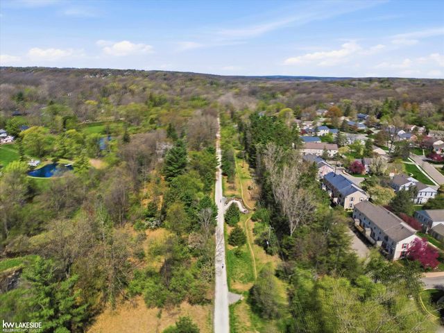1112 Canyon Creek Drive, Rochester Hills, MI 48306