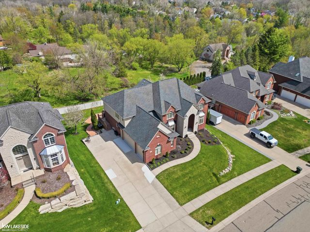 1112 Canyon Creek Drive, Rochester Hills, MI 48306