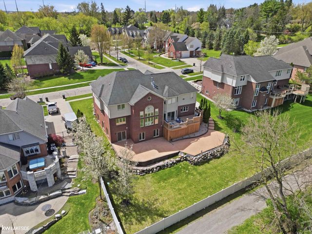 1112 Canyon Creek Drive, Rochester Hills, MI 48306