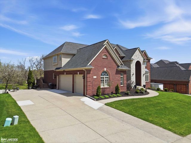 1112 Canyon Creek Drive, Rochester Hills, MI 48306