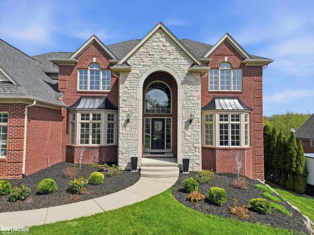 1112 Canyon Creek Drive, Rochester Hills, MI 48306
