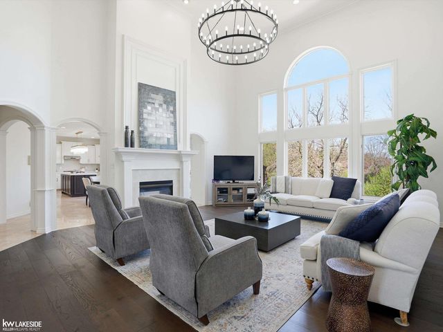 1112 Canyon Creek Drive, Rochester Hills, MI 48306