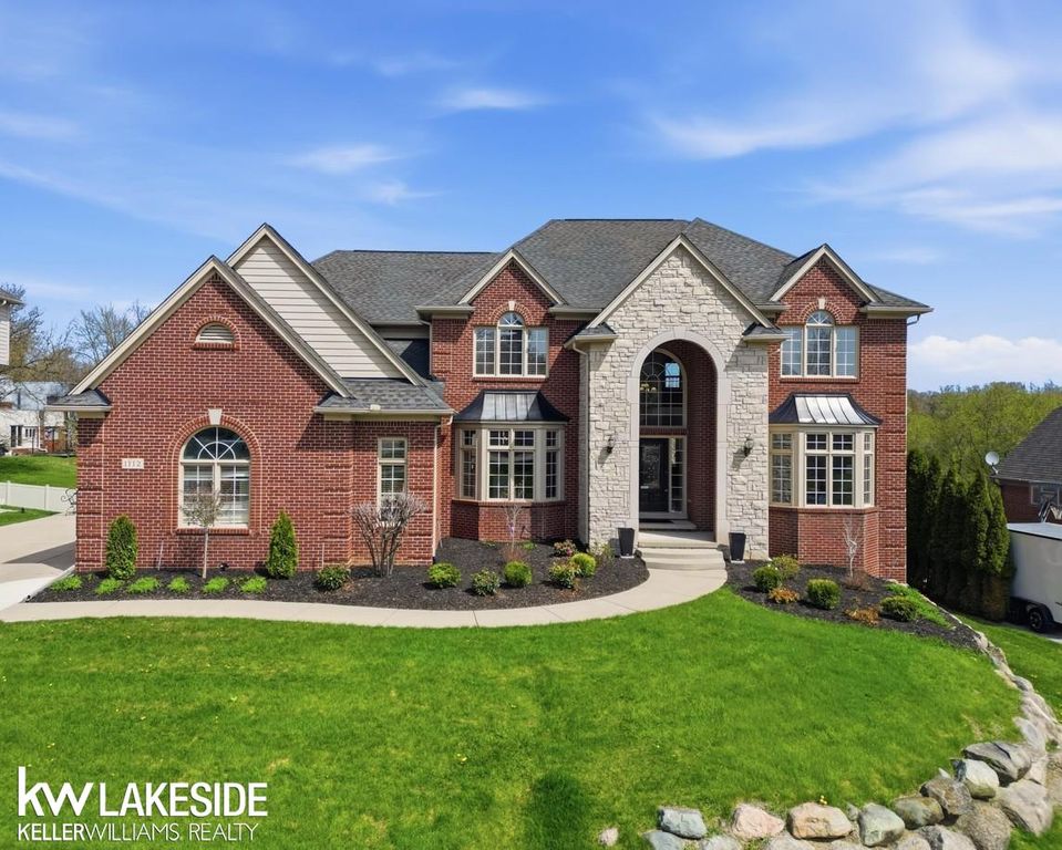 1112 Canyon Creek Drive, Rochester Hills, MI 48306